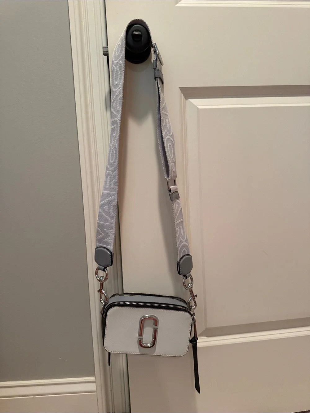 Marc Jacobs White Leather Crossbody Snapshot Bag with Logo Strap